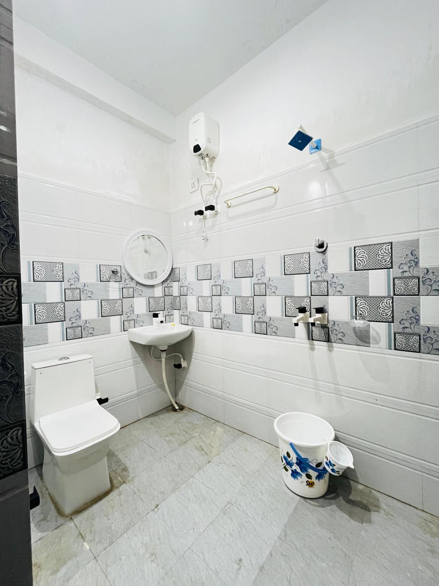 Avr Guest house *